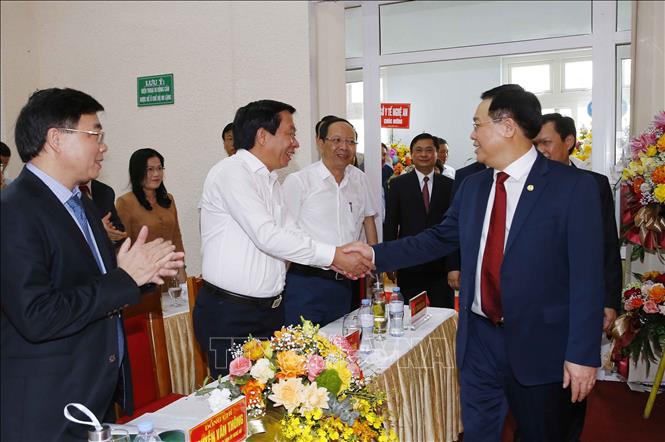 Trong ảnh: Chủ tịch Quốc hội Vương Đình Huệ với các đại biểu. Ảnh: Doãn Tấn - TTXVN