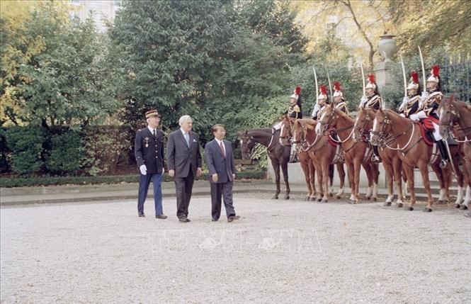 Trong ảnh: Chủ tịch Thượng viện Pháp Christian Poncelet gặp Chủ tịch nước Trần Đức Lương trong chuyến thăm chính thức Pháp, ngày 29/10/2002. Ảnh: Nguyễn Khang - TTXVN