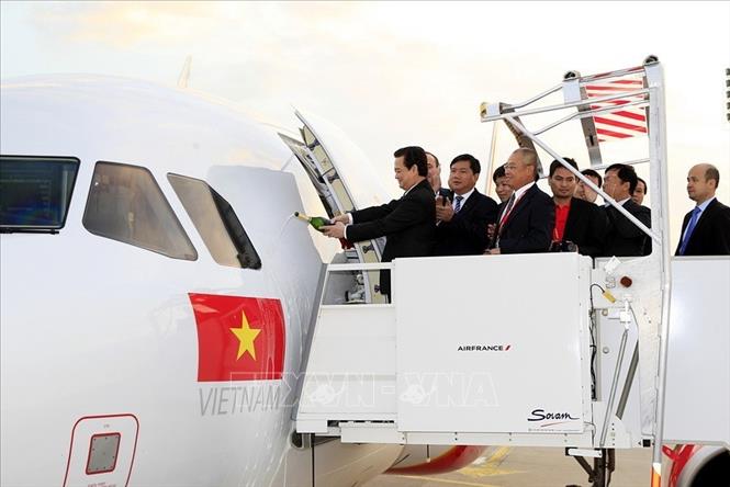 Trong ảnh: Thủ tướng Nguyễn Tấn Dũng chứng kiến Lễ chuyển giao máy bay của Hãng chế tạo máy bay Airbus cho Hãng hàng không VietJet (VietJetAir) nhân chuyến thăm chính thức Cộng hòa Pháp, ngày 26/9/2013. Ảnh: Đức Tám – TTXVN