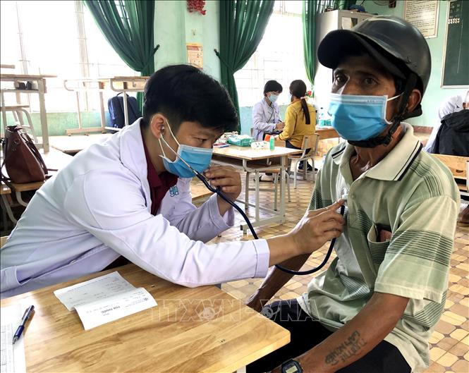Photo: About 500 victims of Agent Orange (AO)/dioxin and landmines and UXO accidents, and poor patients in Nghia Hanh and Ba To districts are given free medical check-ups and medicines. VNA Photo: Lê Ngọc Phước
