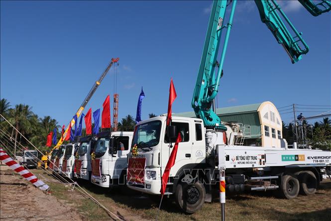 Trong ảnh: Lễ khởi công xây dựng trường THCS Châu Hòa. Ảnh: Huỳnh Phúc Hậu - TTXVN