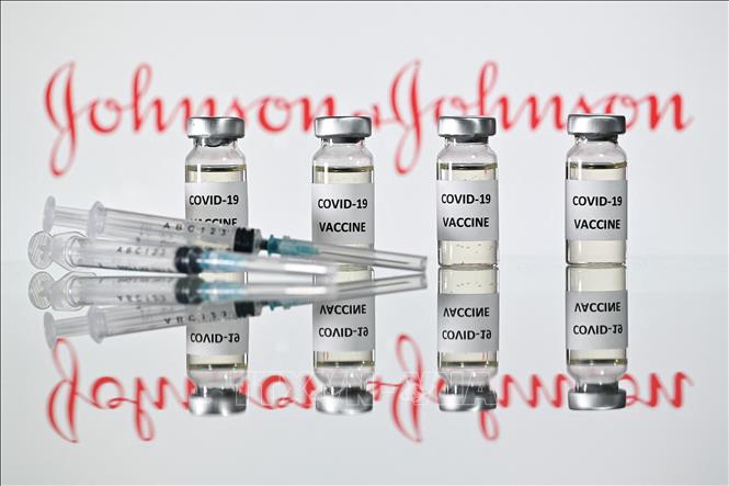 Trong ảnh: Vaccine ngừa COVID-19 của  Johnson& Johnson. Ảnh: AFP/TTXVN