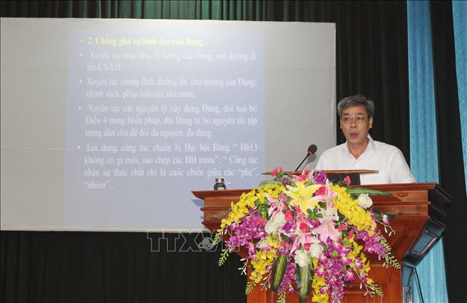 Trong ảnh: Đại diện Ban Chỉ đạo 35 tỉnh Sơn La trình bày chuyên đề tại Hội nghị. Ảnh: TTXVN phát