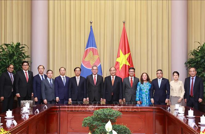 hủ tịch nước Nguyễn Xuân Phúc với Đại sứ, Đại biện các nước thành viên ASEAN. Ảnh: Thống Nhất – TTXVN