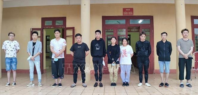 10 công dân Trung Quốc nhập cảnh trái phép bị bắt giữ. Ảnh: TTXVN phát
