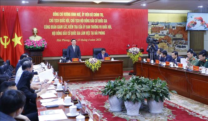 Photo: NA Chairman Vuong Dinh Hue speaks at the meeting. VNA Photo: Doãn Tấn