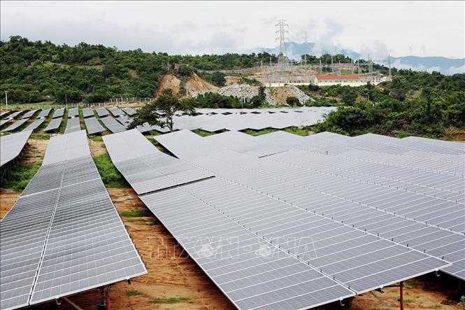 Trong lĩnh vực năng lượng tái tạo, đến nay, đã có khoảng 30 dự án đưa vào vận hành thương mại. Trong ảnh: Nhà máy điện mặt trời Phước Thái 1, công suất 50MWp, tại xã Phước Thái, huyện Ninh Phước chính thức phát điện lên lưới quốc gia từ 12/10/2020. Ảnh: Ngọc Hà - TTXVN