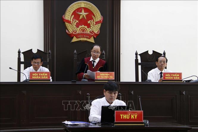 Trong ảnh: Chủ tọa phiên tòa tuyên án. Ảnh: Kim Há-TTXVN