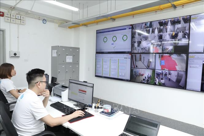 Trong ảnh: Phòng NOC, điều hành giám sát, đảm bảo ổn định về nguồn tại Trung tâm dữ liệu Ecodc. Ảnh: Minh Quyết - TTXVN