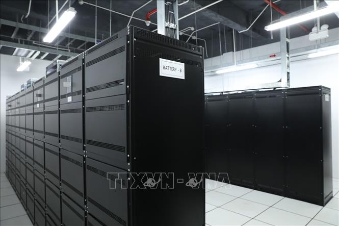 Trong ảnh: Phòng đặt hệ thống nguồn đảm bảo ổn định dữ liệu. Ảnh: Minh Quyết - TTXVN