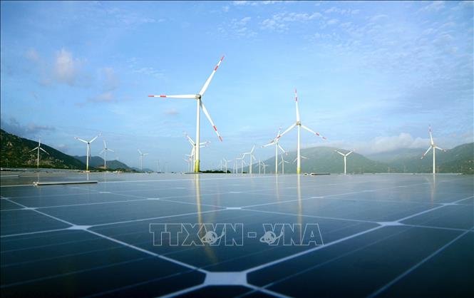 Dự án điện gió và điện mặt trời tại xã Lợi Hải và Bắc Phong (huyện Thuận Bắc). Ảnh: Minh Hưng - TTXVN