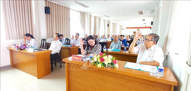 Trong ảnh: Các đại biểu biểu quyết danh sách đại biểu ứng cử đại biểu Quốc hội khóa XV. Ảnh: Trần Thị Thu Hiền - TTXVN