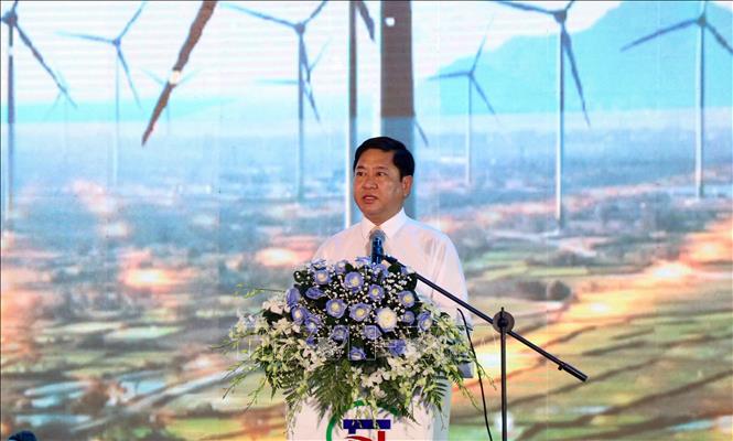 Ông Trần Quốc Nam, Chủ tịch UBND tỉnh Ninh Thuận phát biểu tại lễ khánh thành nhà máy điện gió Trung Nam. Ảnh: Công Thử - TTXVN