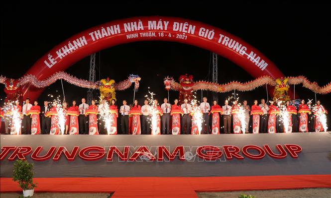 Photo: The inauguration ceremony. VNA Photo: Công Thử