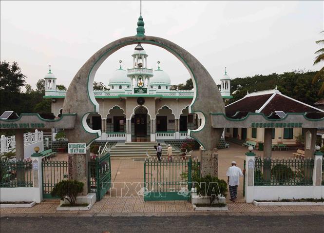 Trong ảnh: Thánh đường Hồi giáo Mubarak ở An Giang nhìn từ trên cao. Ảnh: Vũ Sinh - TTXVN