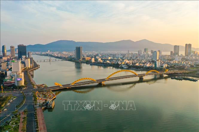 Trong ảnh: Thành phố Đà Nẵng bên bờ sông Hàn. Ảnh: Trần Lê Lâm - TTXVN 