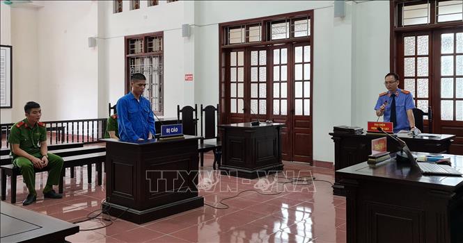 Trong ảnh: Vị đại diện Viện kiểm sát nhân dân đọc bản luận tội. Ảnh: Vũ Hà- TTXVN