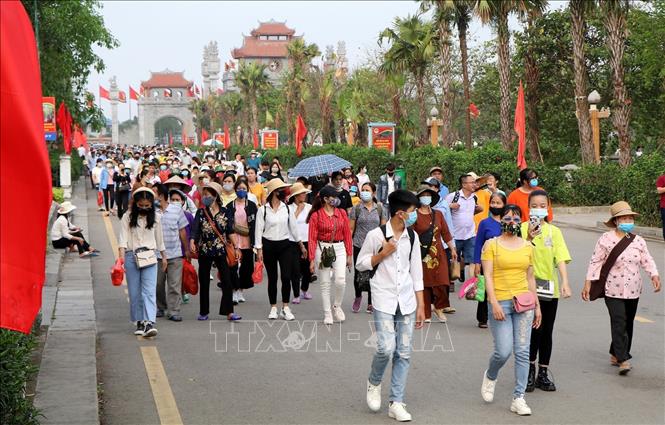 Trong ảnh: Nhân dân về dự lễ giỗ Tổ Hùng Vương năm Tân Sửu 2021. Ảnh: Trung Kiên – TTXVN