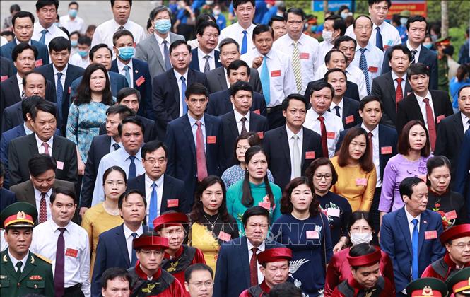 Trong ảnh: Nhân dân về dự lễ giỗ Tổ Hùng Vương năm Tân Sửu 2021.  Ảnh: Thống Nhất – TTXVN