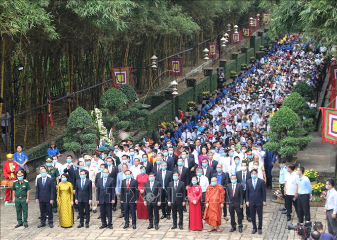 Trong ảnh: Đoàn đại biểu tham dự Lễ Giỗ Tổ Hùng Vương năm Tân Sửu 2021. Ảnh: Thu Hương – TTXVN