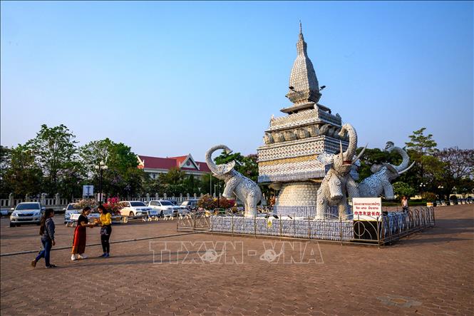 Trong ảnh (tư liệu): Người dân tại Viêng Chăn, Lào. Ảnh: AFP/ TTXVN