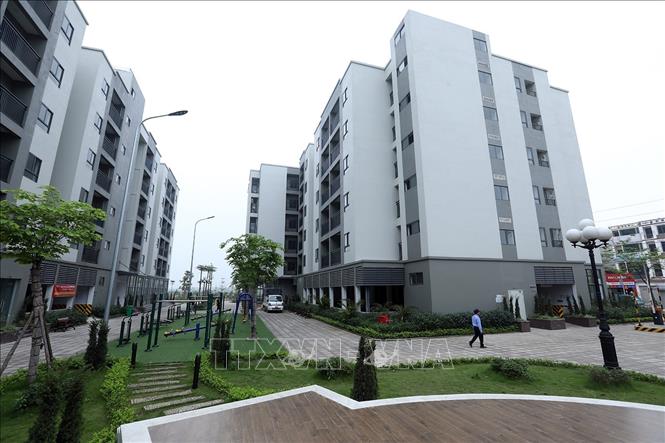 Trong ảnh: Khuôn viên cây xanh và đường đi lại trong dự án CT-08 đã được hoàn thành để phục vụ nhu cầu sinh hoạt của người dân nơi đây. Ảnh: Phan Tuấn Anh - TTXVN
