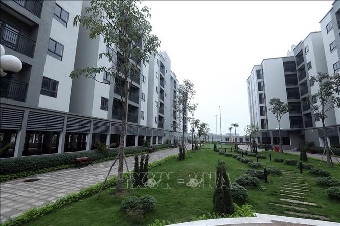 Trong ảnh: Khuôn viên cây xanh và đường đi lại trong dự án CT-08 đã được hoàn thành. Ảnh: Phan Tuấn Anh - TTXVN