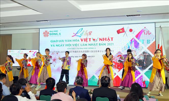 Trong ảnh: Biểu diễn văn hóa Việt - Nhật tại lễ hội. Ảnh: Trần Lê Lâm - TTXVN 