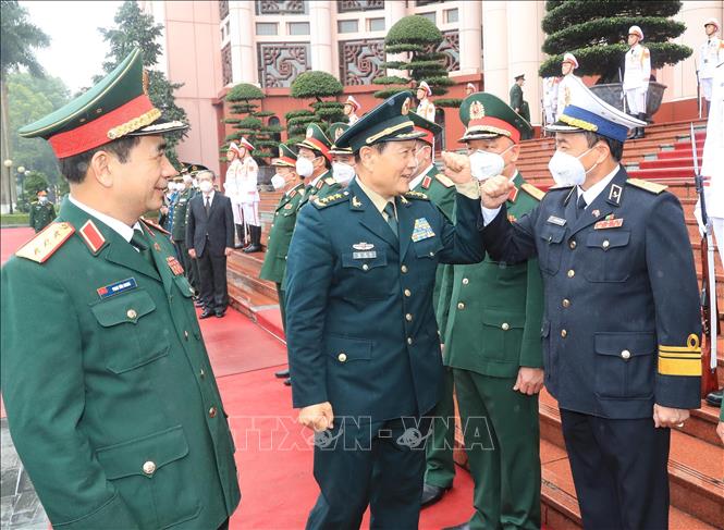 Trong ảnh: Bộ trưởng Quốc phòng Trung Quốc Ngụy Phượng Hòa với các quan chức Quốc phòng Việt Nam. Ảnh: Trọng Đức - TTXVN
