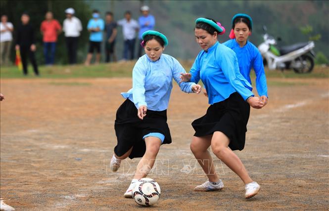 Trong ảnh: Bản sắc văn hoá, sự vô tư nhiệt tình trong thể thao của các cô gái Sán Chỉ tạo nên sức hấp dẫn cho các trận đấu. Ảnh: Thành Đạt - TTXVN