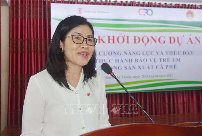 Trong ảnh: Bà Phan Nguyễn Song Thảo, Quản lý khu vực miền Trung Việt Nam Tổ chức Cứu trợ trẻ em phát biểu khởi động dự án. Ảnh: Hoài Thu – TTXVN