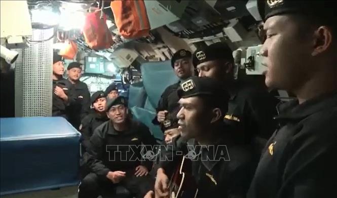 Trong ảnh: Hình ảnh các  thủy thủ đoàn tàu ngầm KRI Nanggala 402 ca hát trong đoạn video được ghi lại vài tuần trước khi tàu ngầm này gặp sự cố và bị chìm. Ảnh: AFP/TTXVN