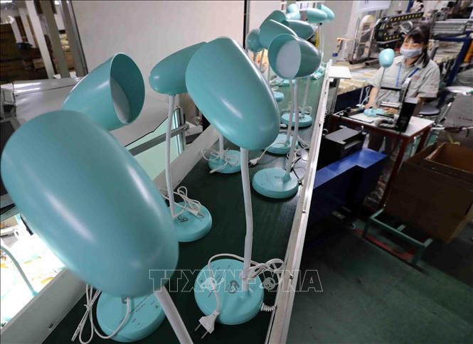 Trong ảnh: Năm 2020 doanh thu Công ty tăng trưởng 15,6%, riêng Quý 4/2020 tăng 20% so cùng kỳ. Đặc biệt bước vào quý 1/2021, doanh thu tăng 38,4%, kim ngạch xuất khẩu tăng 70%, nộp ngân sách tăng 78,1%, lợi nhuận thực hiện tăng 45,7% so với cùng kỳ. Ảnh: Thanh Tùng – TTXVN