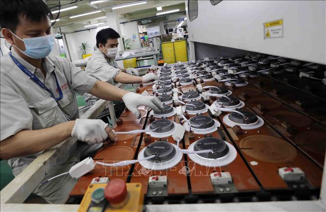 Trong ảnh: Với tâm nguyện “Thỏa lòng Bác mong”, quyết tâm giữ gìn truyền thống quý báu ‘Phát triển để mãi mãi xứng danh Rạng Đông anh hùng và có Bác Hồ”, người Rạng Đông sẽ tiếp tục phấn đấu lao động sản xuất kinh doanh, tự mình đổi mới chính mình, dựa vào chính sức mình để tạo ra những kỳ tích mới. Ảnh: Thanh Tùng – TTXVN 