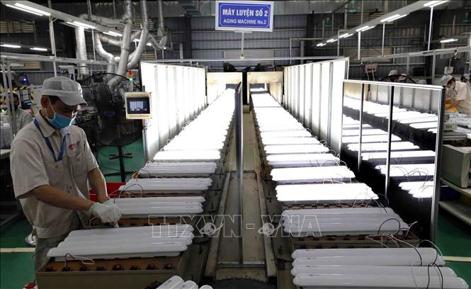 Trong ảnh: Phát huy truyền thống anh hùng, tinh thần đoàn kết, giữa bối cảnh hội nhập của nên kinh tế thị trường, công ty đang từng bước đầu tư cơ sở hạ tầng, nâng cấp hiện đại hoá dây chuyền, mở rộng sản xuất. Ảnh: Thanh Tùng – TTXVN