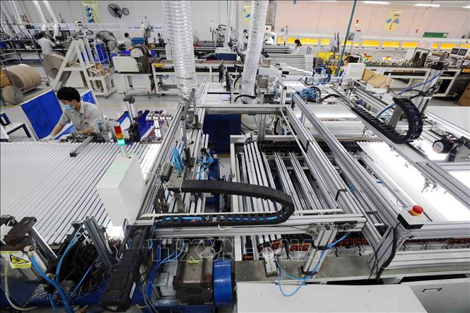 Trong ảnh: Phát huy truyền thống anh hùng, tinh thần đoàn kết, giữa bối cảnh hội nhập của nên kinh tế thị trường, công ty đang từng bước đầu tư cơ sở hạ tầng, nâng cấp hiện đại hoá dây chuyền, mở rộng sản xuất. Ảnh: Thanh Tùng – TTXVN