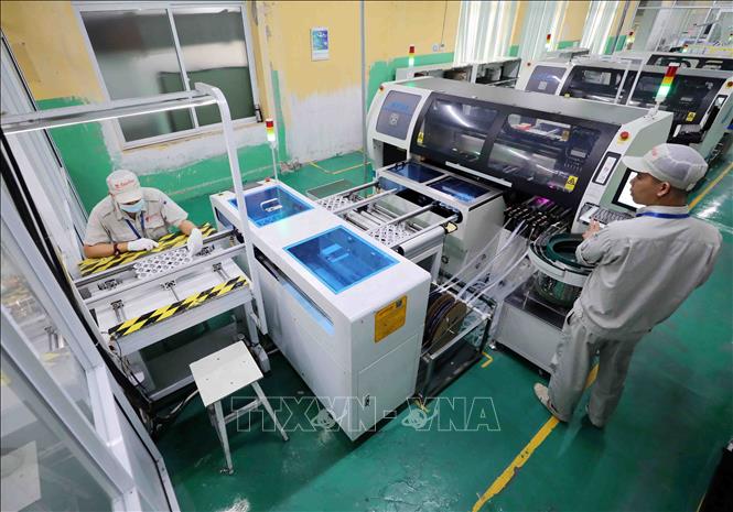 Trong ảnh: Công ty đang từng bước đầu tư cơ sở hạ tầng, nâng cấp hiện đại hoá dây chuyền, mở rộng sản xuất. Ảnh: Thanh Tùng – TTXVN