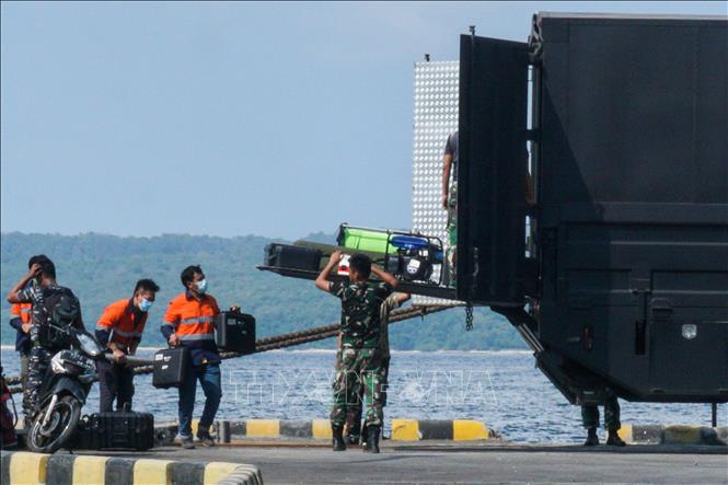 Trong ảnh: Hải quân Indonesia tham gia chiến dịch tìm kiếm, cứu hộ tàu ngầm KRI Nanggala-402, tại Banyuwangi, Đông Java, ngày 26/4/2021. Ảnh: THX/TTXVN