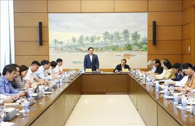 Chủ tịch Quốc hội Vương Đình Huệ làm việc với Thường trực ...