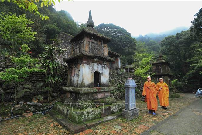 Am - chùa Ngọa Vân là một di tích quan trọng nằm trong vùng địa linh của Phật giáo Trúc Lâm Yên Tử. Đây chính là điểm dừng chân cuối cùng trong cuộc đời tu hành của Phật Hoàng Trần Nhân Tông. Di tích Ngọa Vân ngày nay là một quần thể chùa tháp lớn được bố trí thành 3 lớp trên núi Bảo Đài. Khu di tích đã được công nhận là di tích Quốc gia đặc biệt năm 2013. Ảnh: Tuấn Anh - TTXVN 