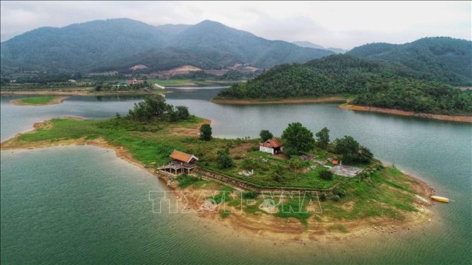 Thái Lăng (lăng Vua Trần Anh Tông) là nơi an táng vua Trần Anh Tông và người vợ của ông là Thuận Thánh Bảo Từ Hoàng hậu. Lăng được xây dựng trên một quả đồi thấp, có tên là đồi Trán Quỷ, thuộc địa bàn xã An Sinh, thuộc Khu di tích lịch sử nhà Trần (thị xã Đông Triều, Quảng Ninh). Hiện nay, di tích chỉ còn lại phế tích kiến trúc. Ảnh: Thành Đạt - TTXVN 