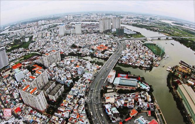 Thành phố Hồ Chí Minh giữ vai trò đầu tàu phát triển của Vùng kinh tế trọng điểm phía Nam. Ảnh: Thanh Vũ - TTXVN