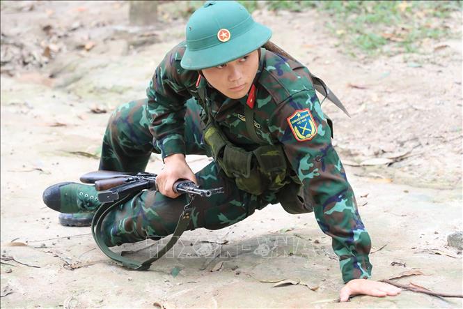 Trong ảnh: Giờ huấn luyện chiến thuật của chiến sĩ mới ở Trung đoàn 66. Ảnh: Trọng Đức - TTXVN