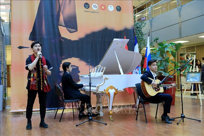 Trong ảnh: Chương trình biểu diễn văn nghệ trong khuôn khổ Ngày Việt Nam tại Trường Đại học Quan hệ quốc tế Moskva. Ảnh: Trần Hiếu - PV TTXVN tại Nga