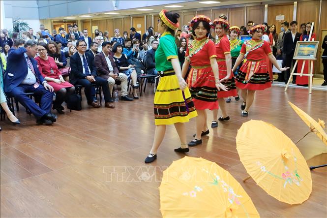 Trong ảnh: Chương trình văn nghệ đặc sắc tạo dấu ấn đậm nét trong Ngày Việt Nam 2021. Ảnh: Trần Hiếu - PV TTXVN tại Nga