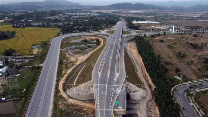 Điểm đầu của cao tốc là ngã ba La Sơn (xã Lộc Sơn, Phú Lộc, Thừa Thiên Huế) và điểm cuối ở Túy Loan (huyện Hòa Vang, TP Đà Nẵng). Ảnh: Huy Hùng – TTXVN