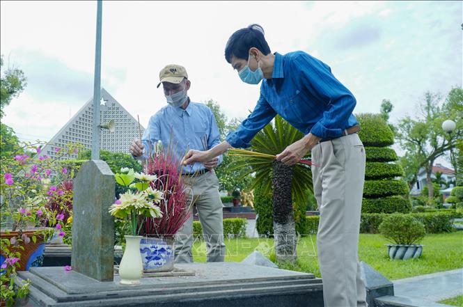Trong ảnh: Nghĩa trang liệt sỹ A1 nằm ở trung tâm thành phố Điện Biên Phủ là địa điểm có đông du khách đến thăm viếng. Ảnh: Xuân Tư – TTXVN