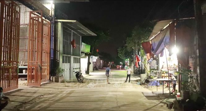 Trong ảnh:Thôn Báo Văn 1 bị phong tỏa.Ảnh: Hoàng Hùng - TTXVN