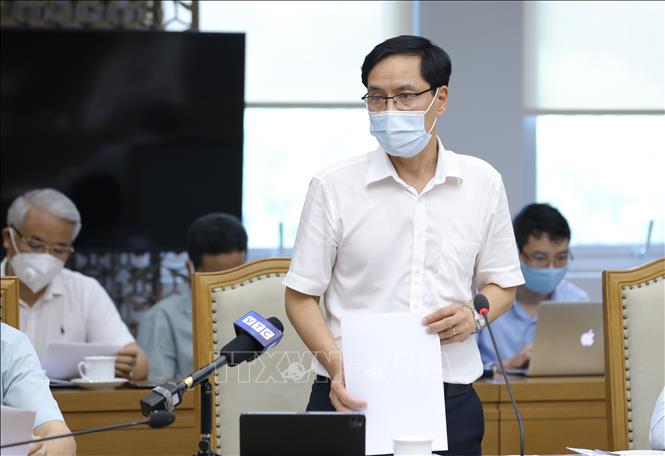Trong ảnh: Cục trưởng Cục Y tế dự phòng Đặng Quang Tấn báo cáo tại cuộc họp. Ảnh: Văn Điệp - TTXVN
