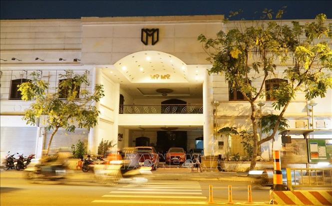 Trong ảnh: Trung tâm tiệc cưới Mỹ Mỹ trên đường Lý Thái Tổ (Quận 3) chấp hành tạm dừng hoạt động theo quy định của UBND Thành phố. Ảnh: Thu Hương - TTXVN